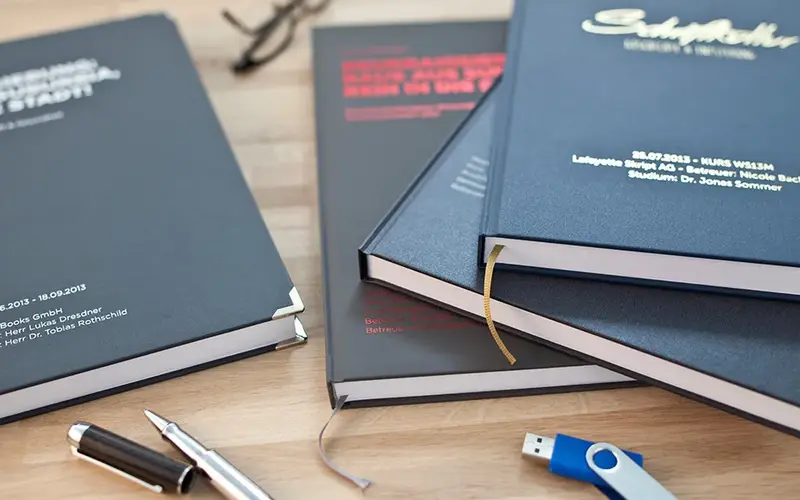 Dissertation gedruckt und gebunden als Hardcover-Bindung