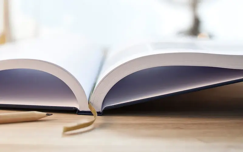 Bachelorarbeit gedruckt und gebunden als Hardcover Classic: edle Materialien & Metallic-Druckfarben