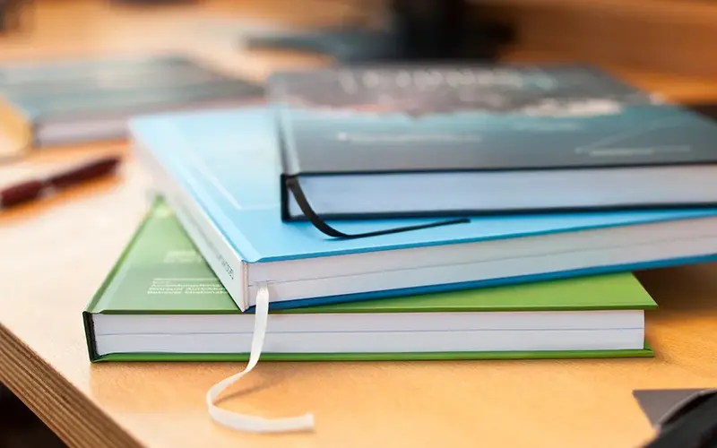 Dissertation gedruckt und gebunden als Hardcover-Bindung