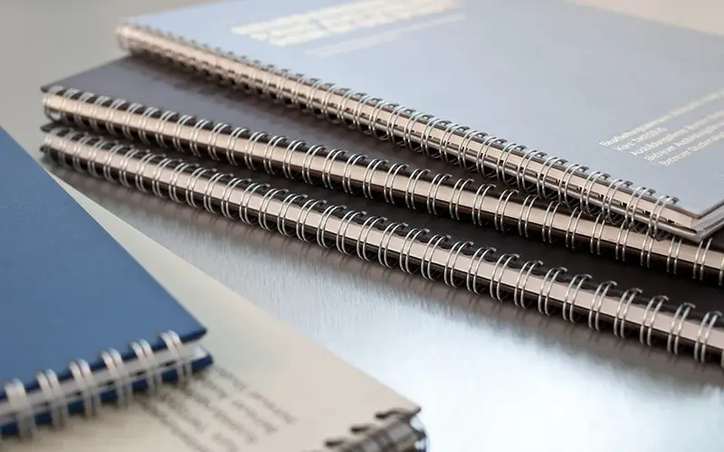 Bachelorarbeit gedruckt und gebunden als Spiralbindung-Hardcover
