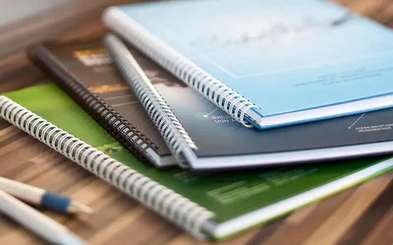 Bachelorarbeit gedruckt und gebunden als Spiralbindung-Hardcover