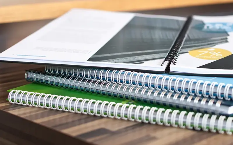 Bachelorarbeit gedruckt und gebunden als Spiralbindung-Hardcover