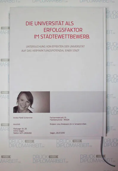 Bachelorarbeit drucken und binden mit Hardcover- oder Softcover-Bindung.