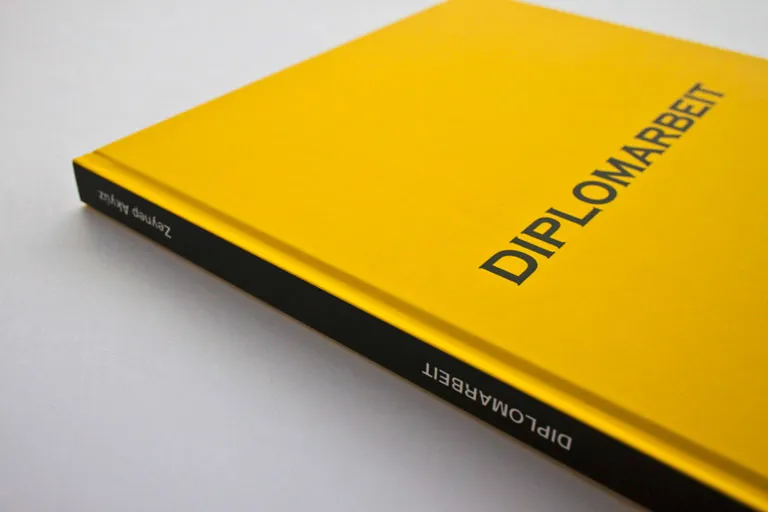 Bachelorarbeit drucken und binden mit Hardcover- oder Softcover-Bindung.