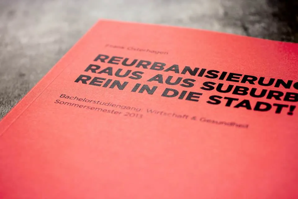 Bachelorarbeit drucken und binden mit Hardcover- oder Softcover-Bindung.
