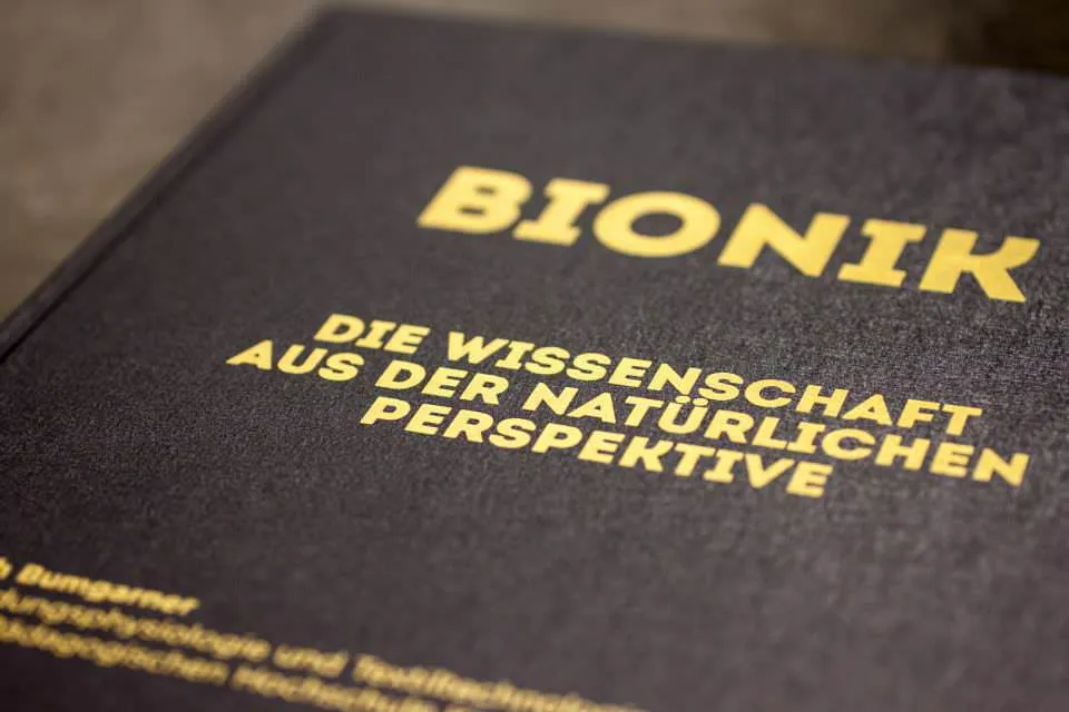 Bachelorarbeit drucken und binden mit Hardcover- oder Softcover-Bindung.